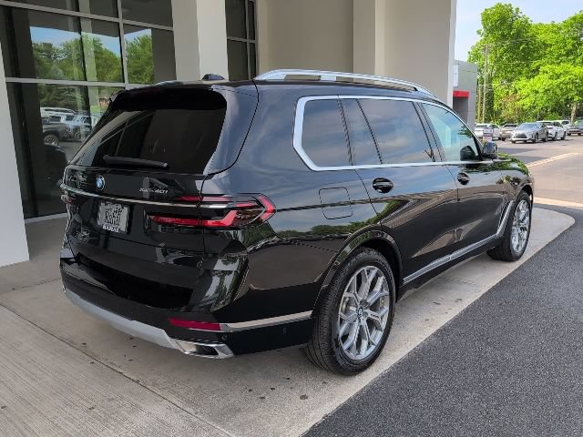 Used 2025 BMW X7 xDrive40i w/ Premium Package AWD/4WD image 3