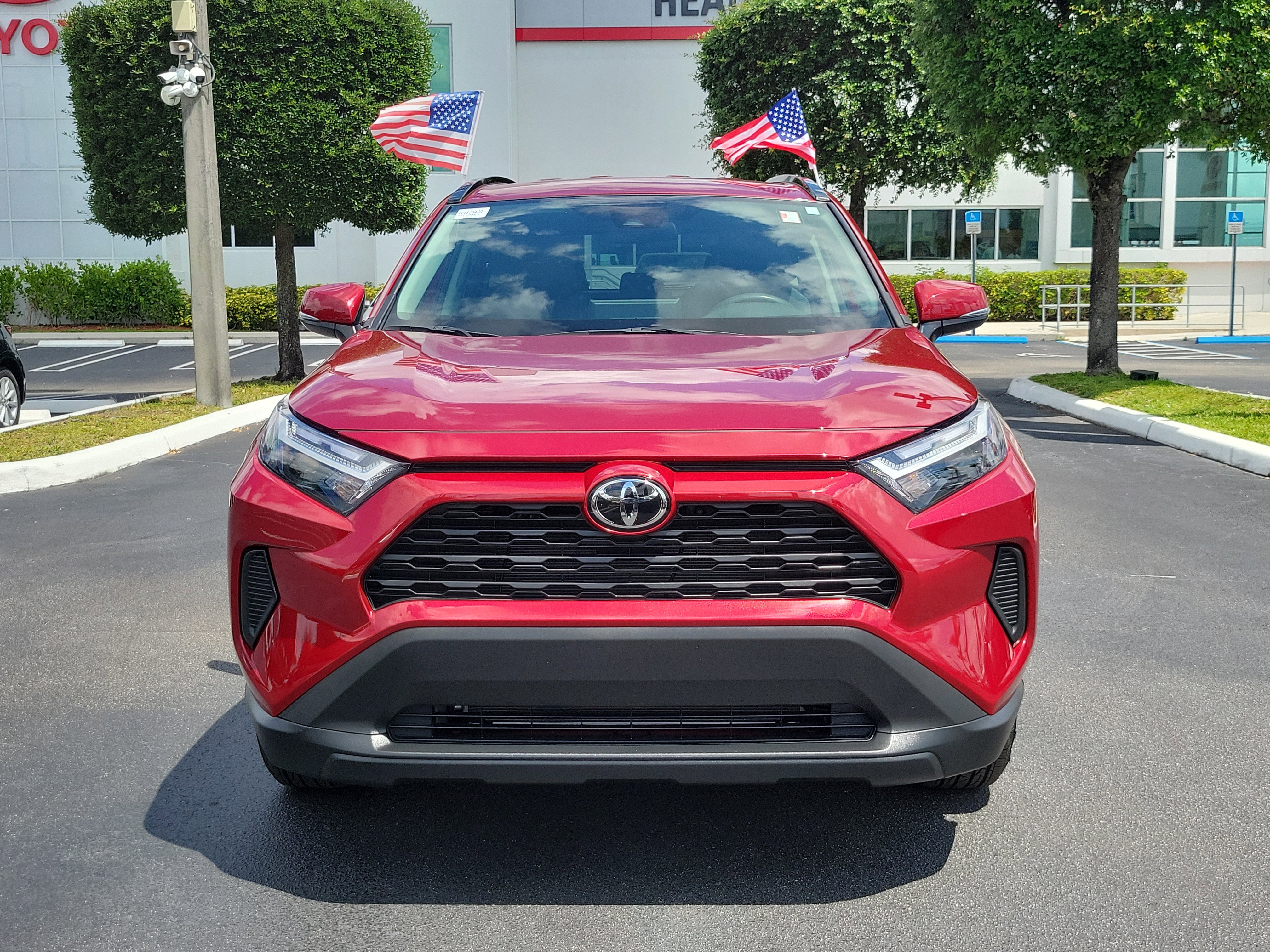 Used 2025 Toyota RAV4 XLE image 4