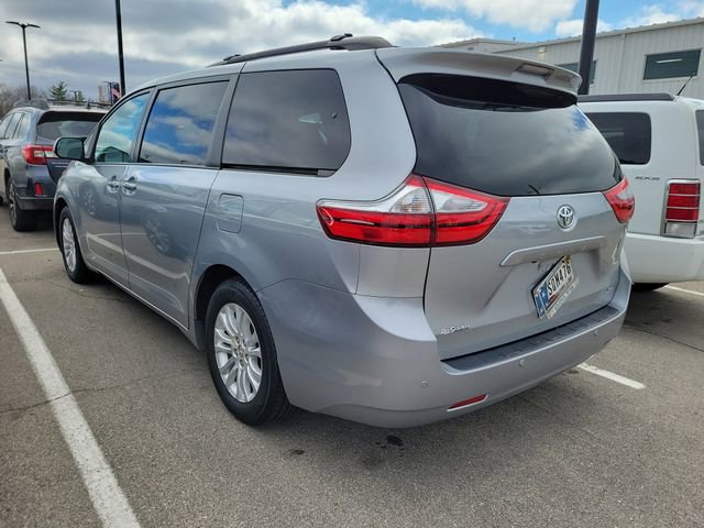 Used 2015 Toyota Sienna XLE w/ XLE Navigation Package image 3