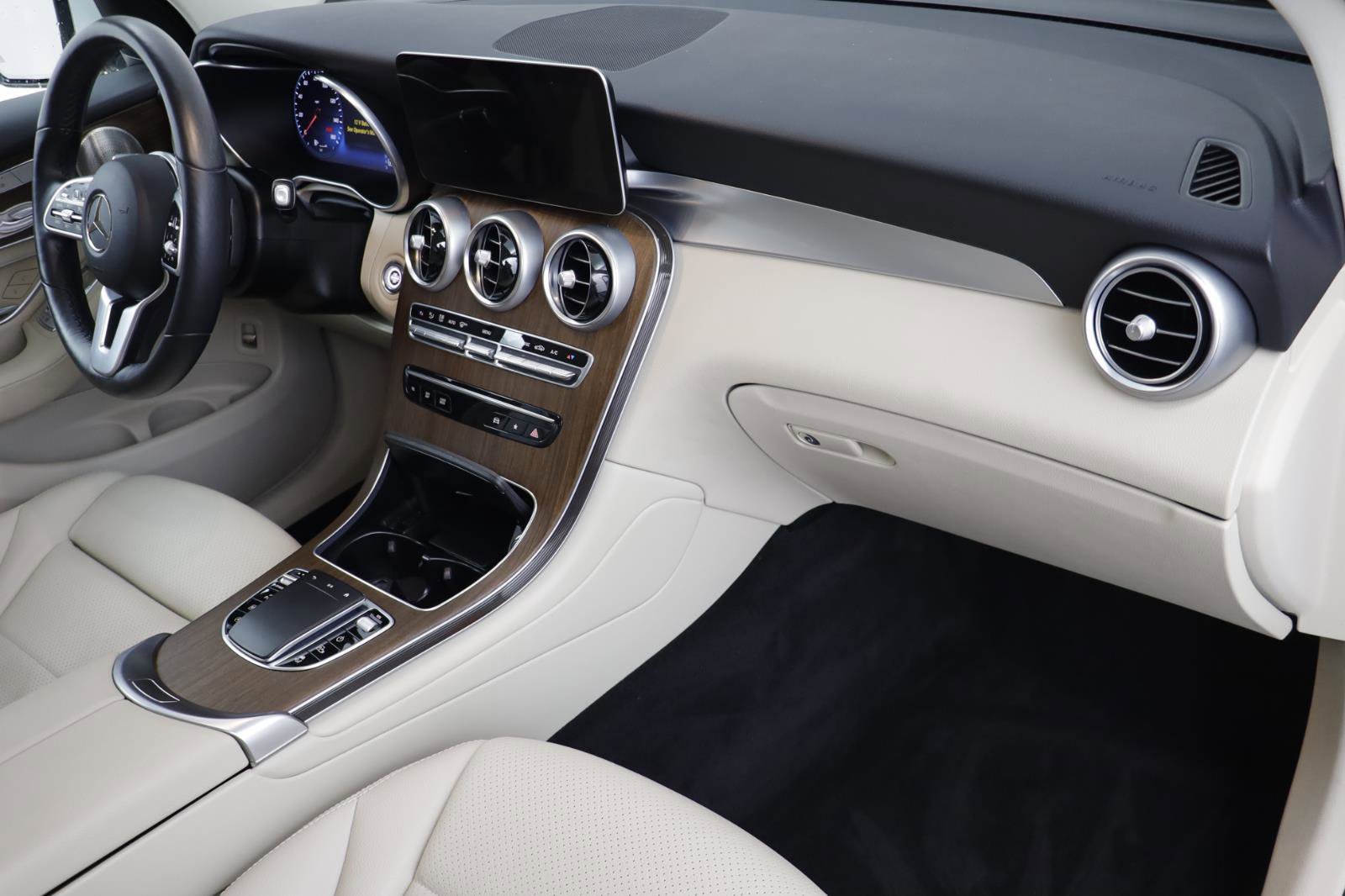 Used 2021 Mercedes-Benz GLC 300 4MATIC image 22