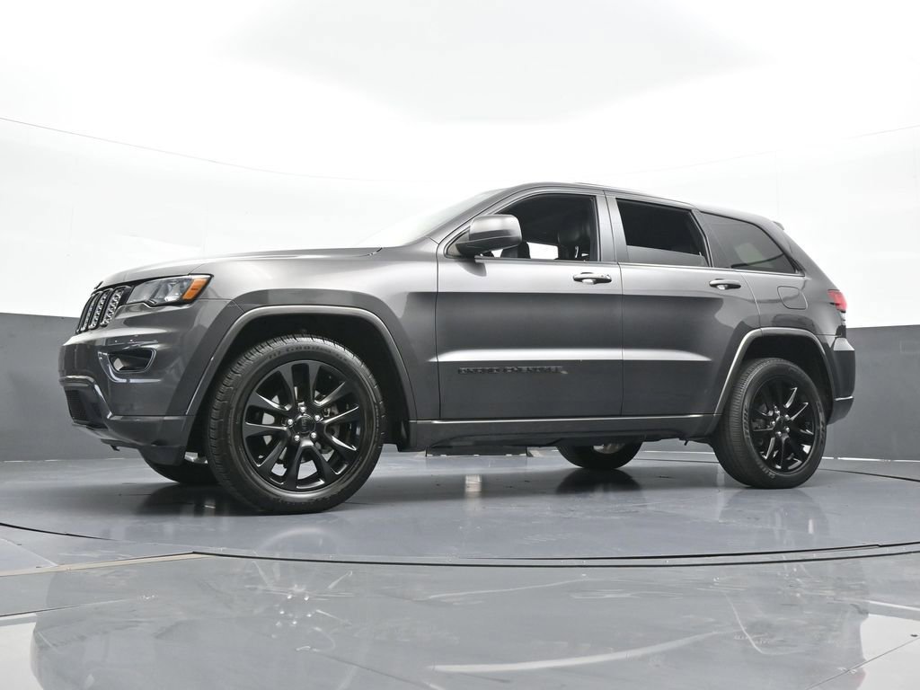 Used 2019 Jeep Grand Cherokee Altitude image 49