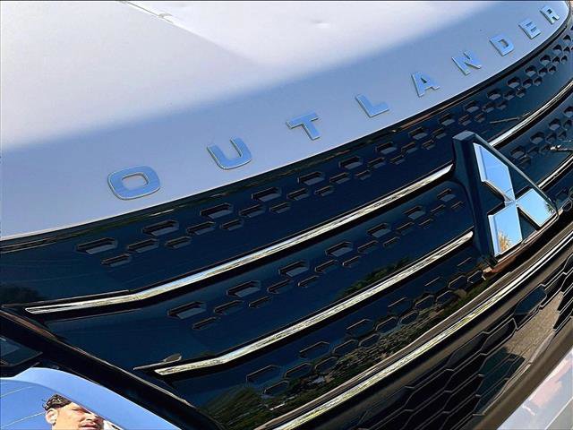 Used 2023 Mitsubishi Outlander SEL FWD image 22