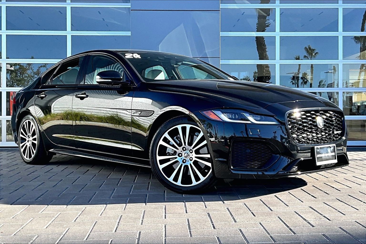 Used 2024 Jaguar XF R-Dynamic SE image 3