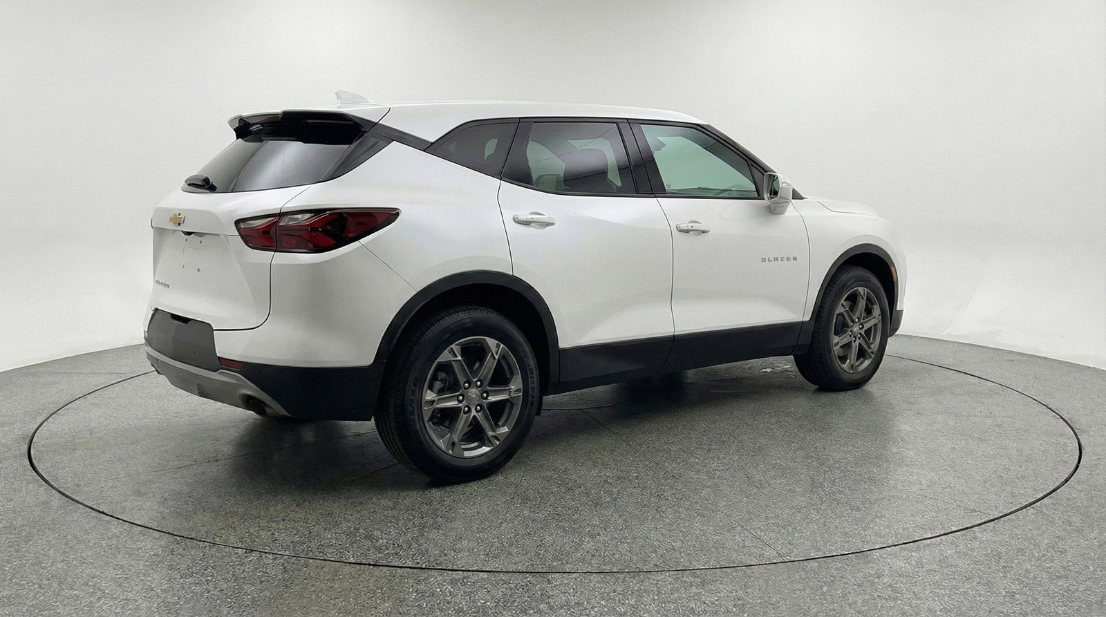 Used 2025 Chevrolet Blazer LT FWD image 9
