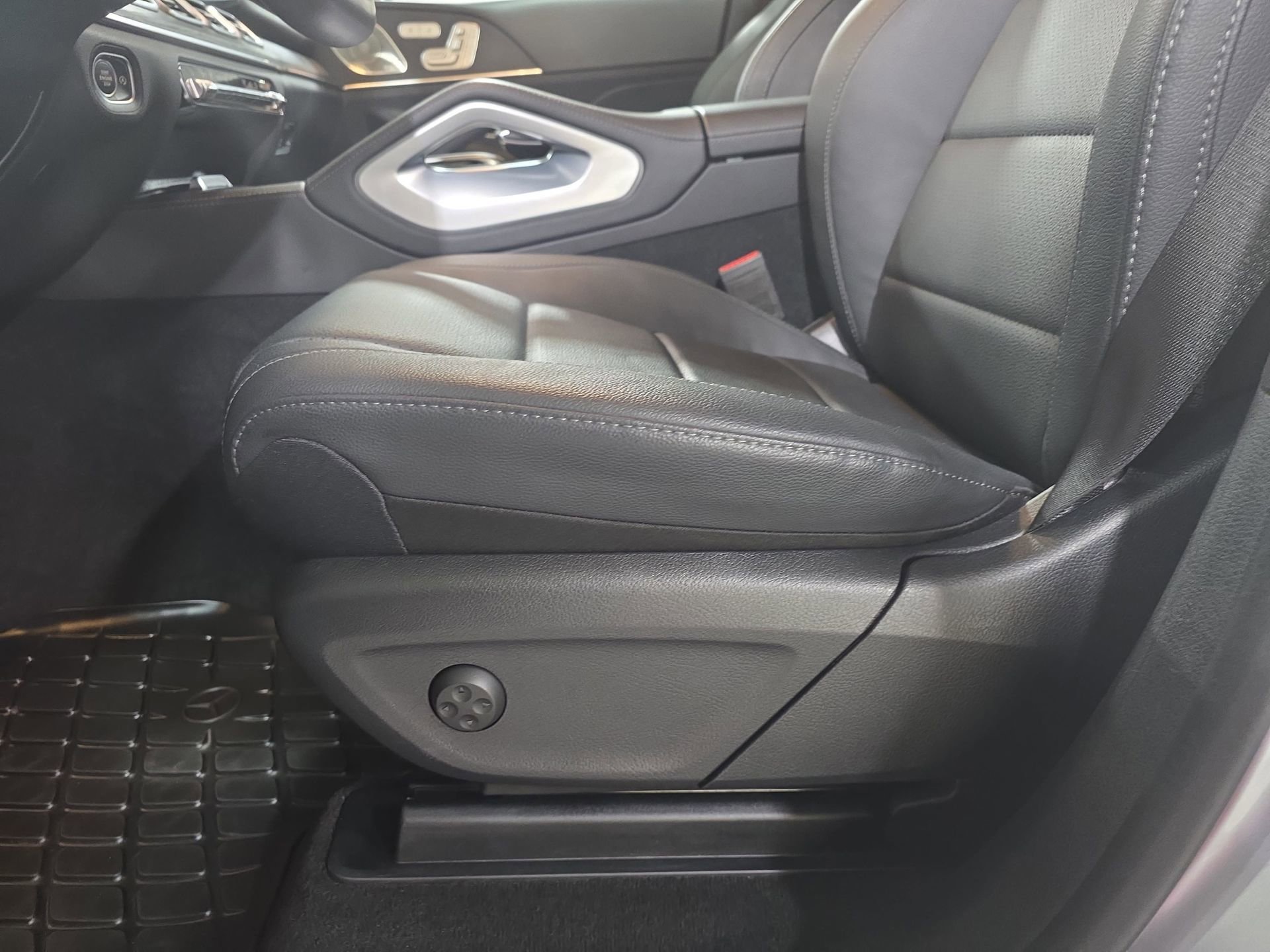 Certified 2025 Mercedes-Benz GLS 450 4MATIC image 28