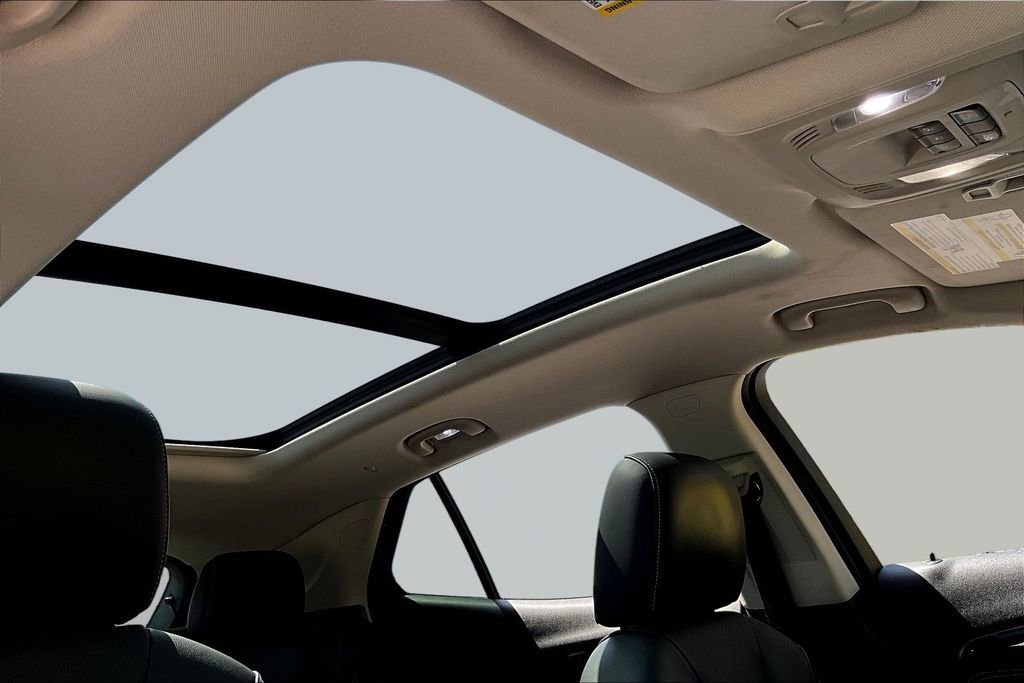 Used 2021 Buick Envision Essence w/ Sport Touring Package image 19