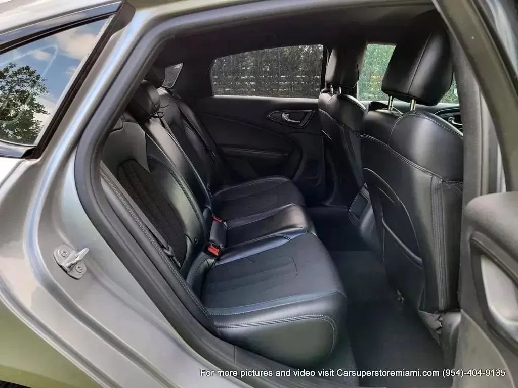 Used 2015 Chrysler 200 S FWD image 21