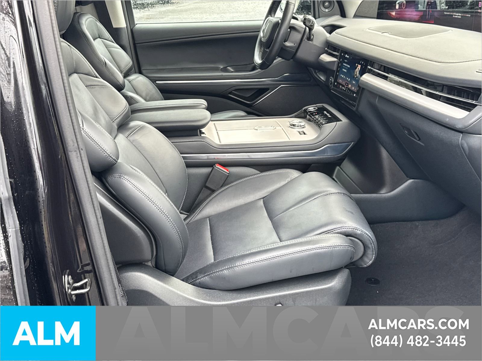 Used 2025 Lincoln Navigator L Reserve AWD/4WD image 16