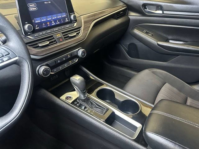 Used 2024 Nissan Altima 2.5 SV FWD image 30