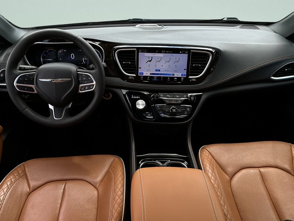 Used 2023 Chrysler Pacifica Pinnacle FWD image 12