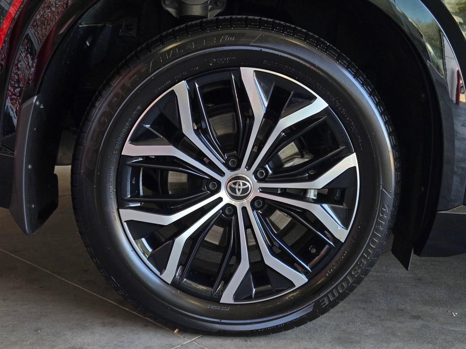 Certified 2026 Toyota Crown Signia AWD/4WD image 5