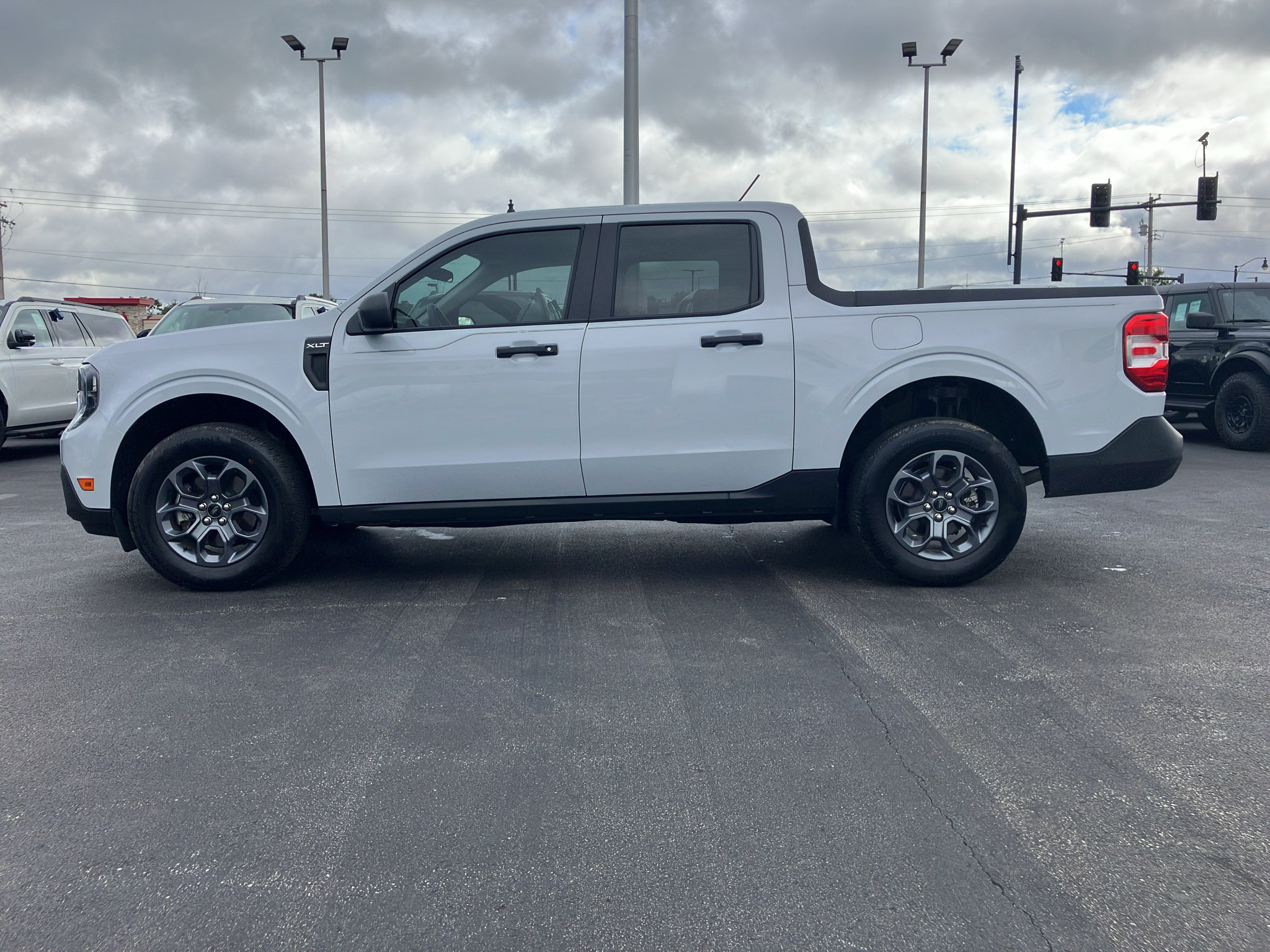 Used 2025 Ford Maverick XLT w/ Equipment Group 302A AWD/4WD image 3