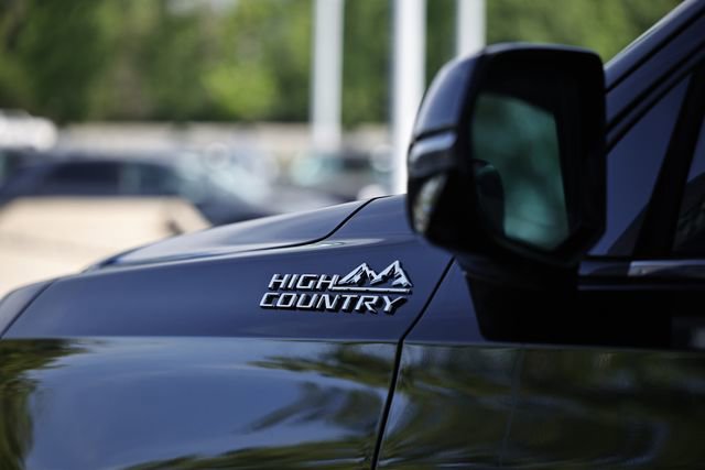 Used 2022 Chevrolet Tahoe High Country AWD/4WD image 9