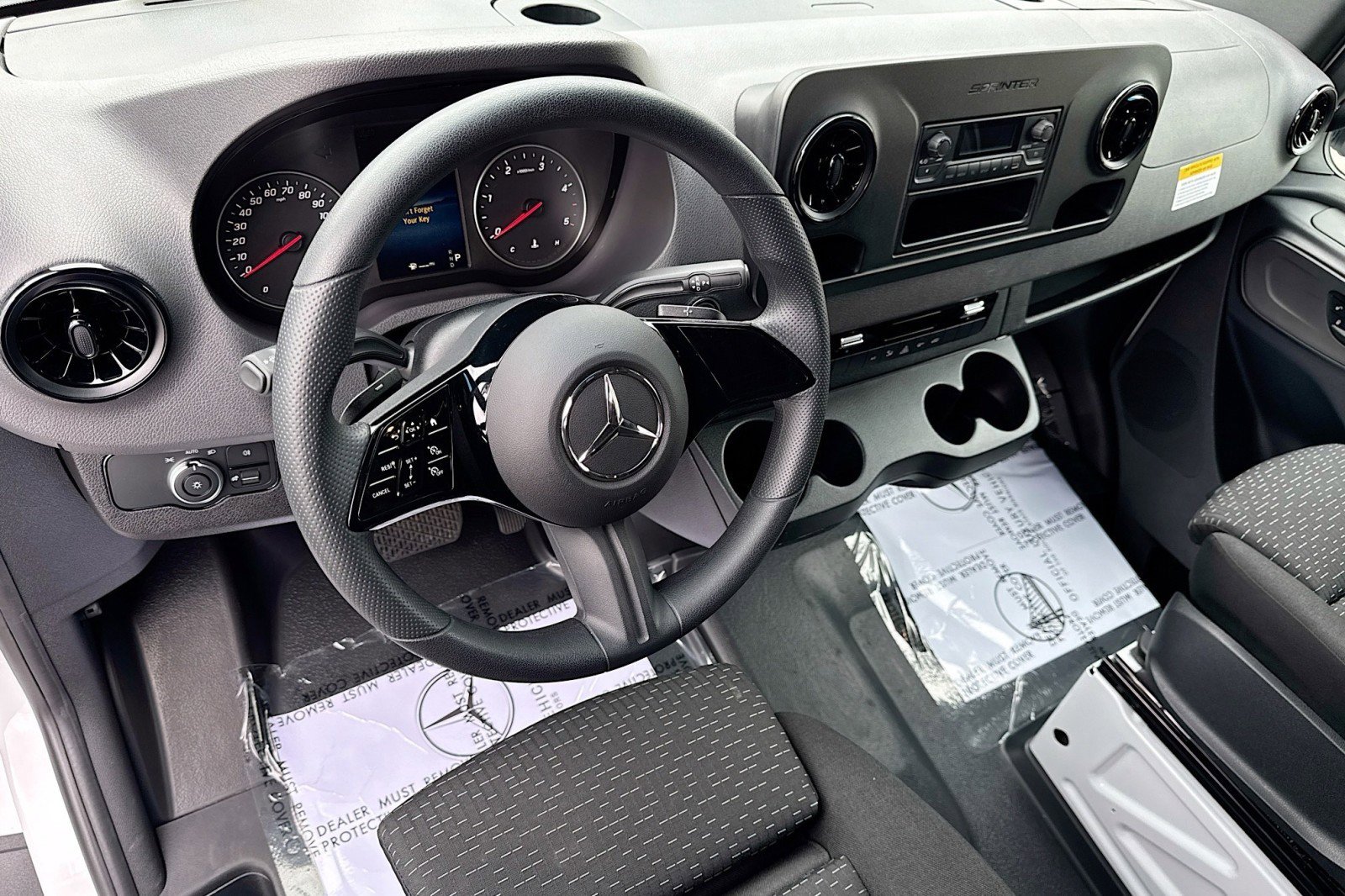 Used 2025 Mercedes-Benz Sprinter 2500 image 9