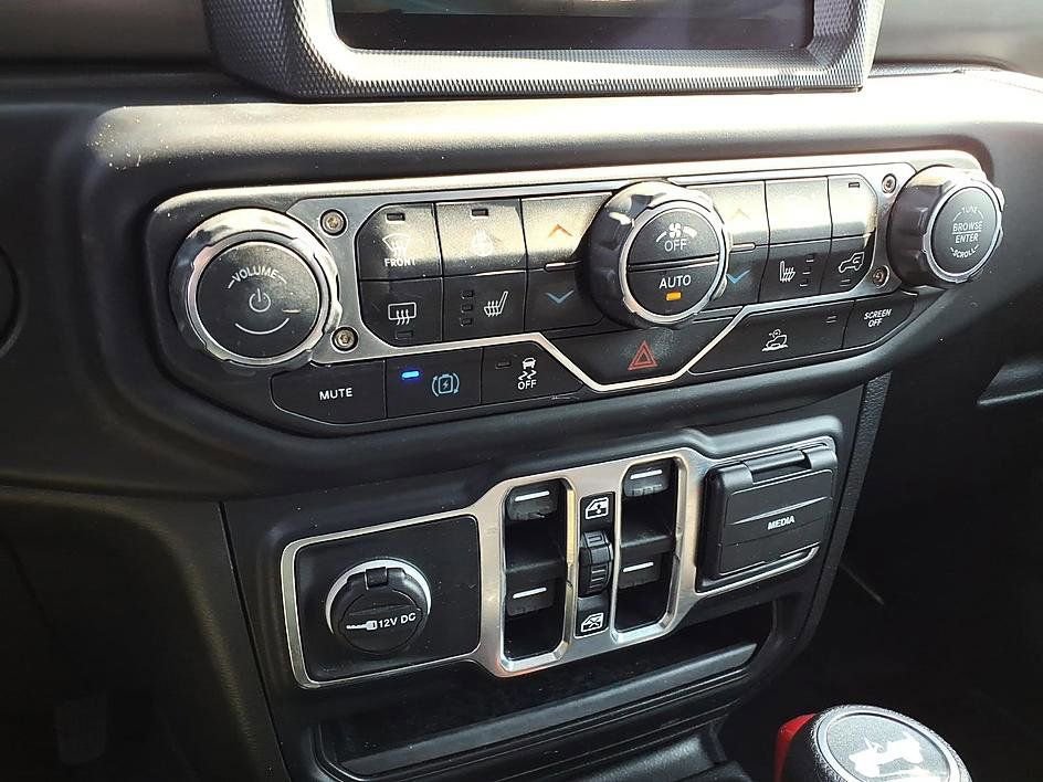 Used 2023 Jeep Wrangler Unlimited w/ Cold Weather Group image 30