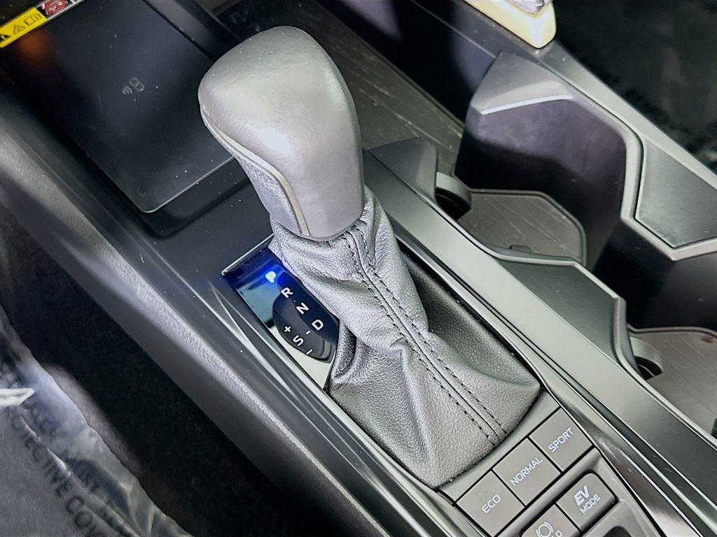 Used 2025 Toyota Camry SE image 30