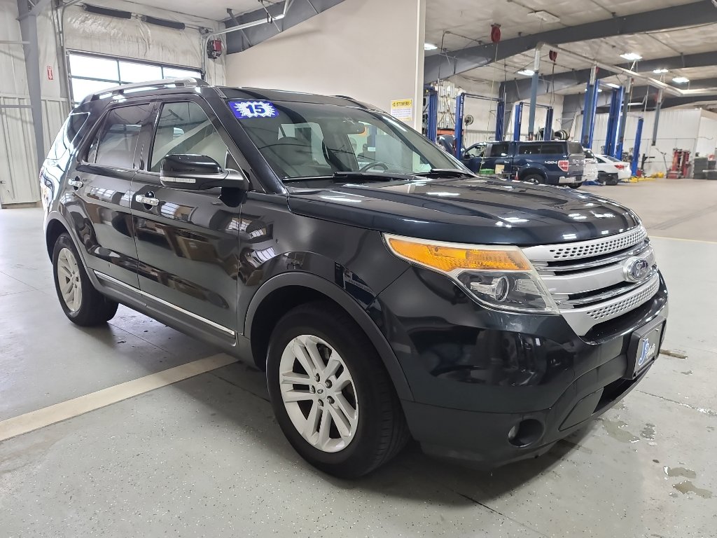 Used 2015 Ford Explorer XLT w/ Equipment Group 201A image 4