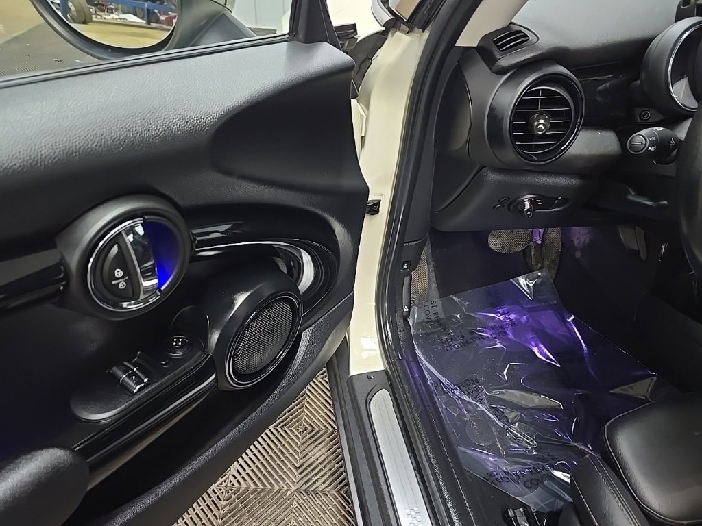 Used 2019 MINI Cooper S image 25