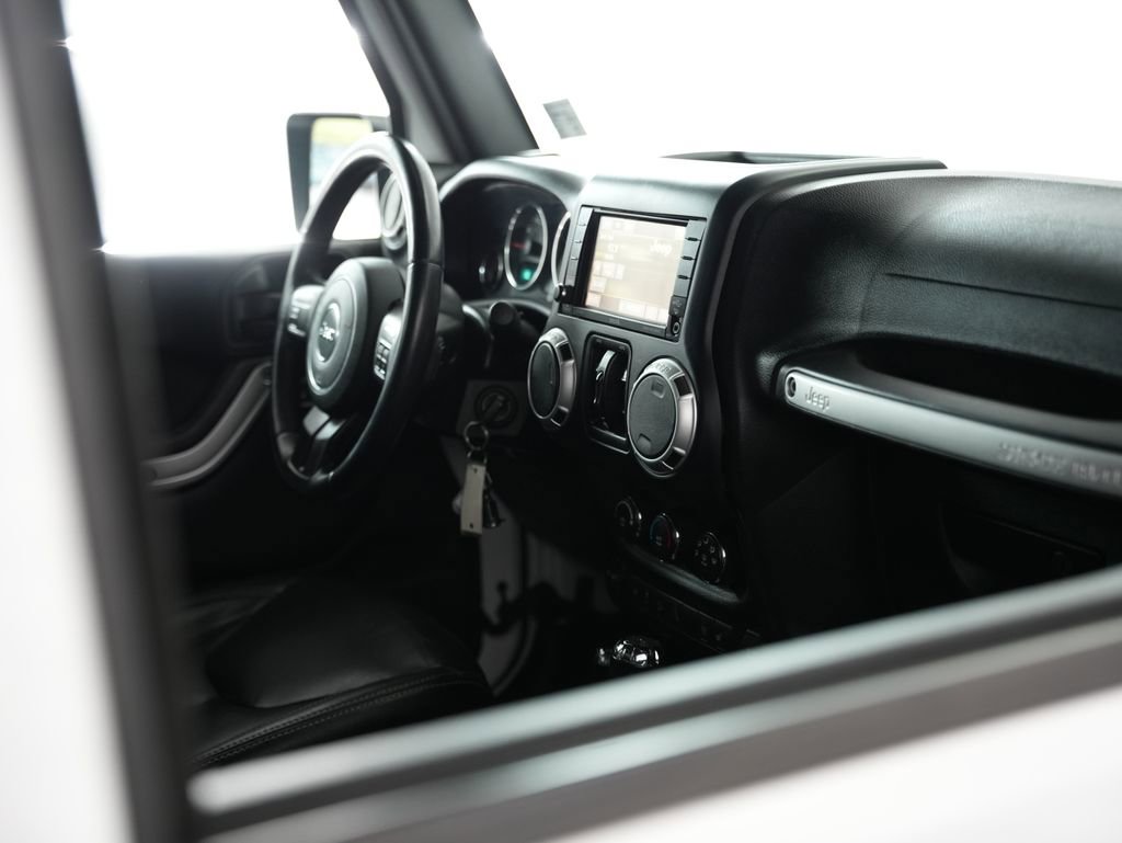 Used 2016 Jeep Wrangler Unlimited Sahara AWD/4WD image 43