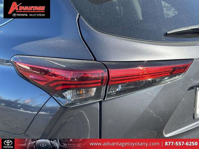 Used 2023 Toyota Highlander LE image 12