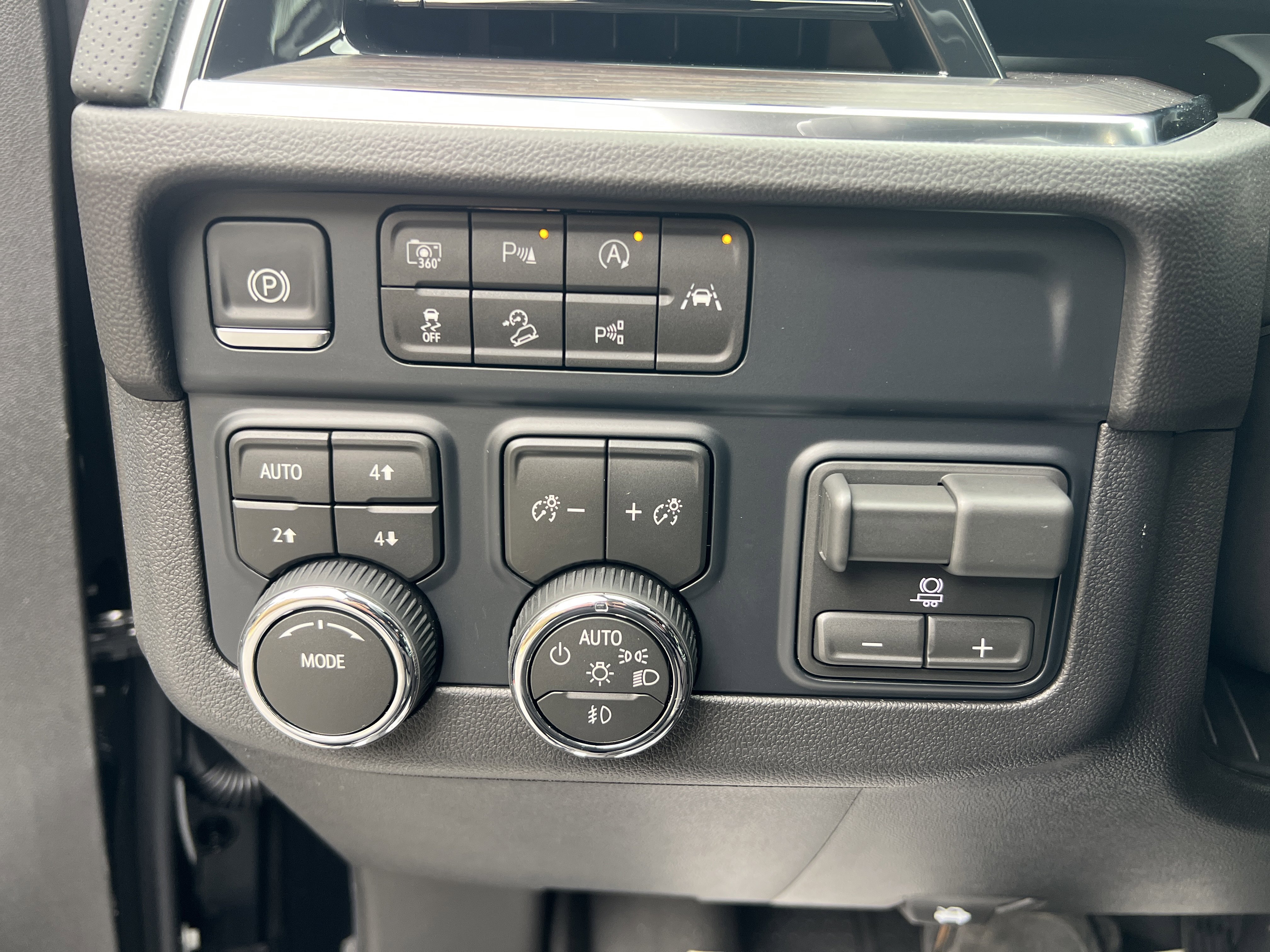 New 2026 Chevrolet Tahoe Premier w/ Sun And Tow Package image 18