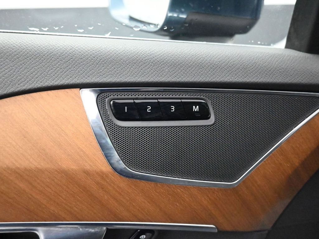 Used 2024 Volvo XC90 B6 Plus image 29