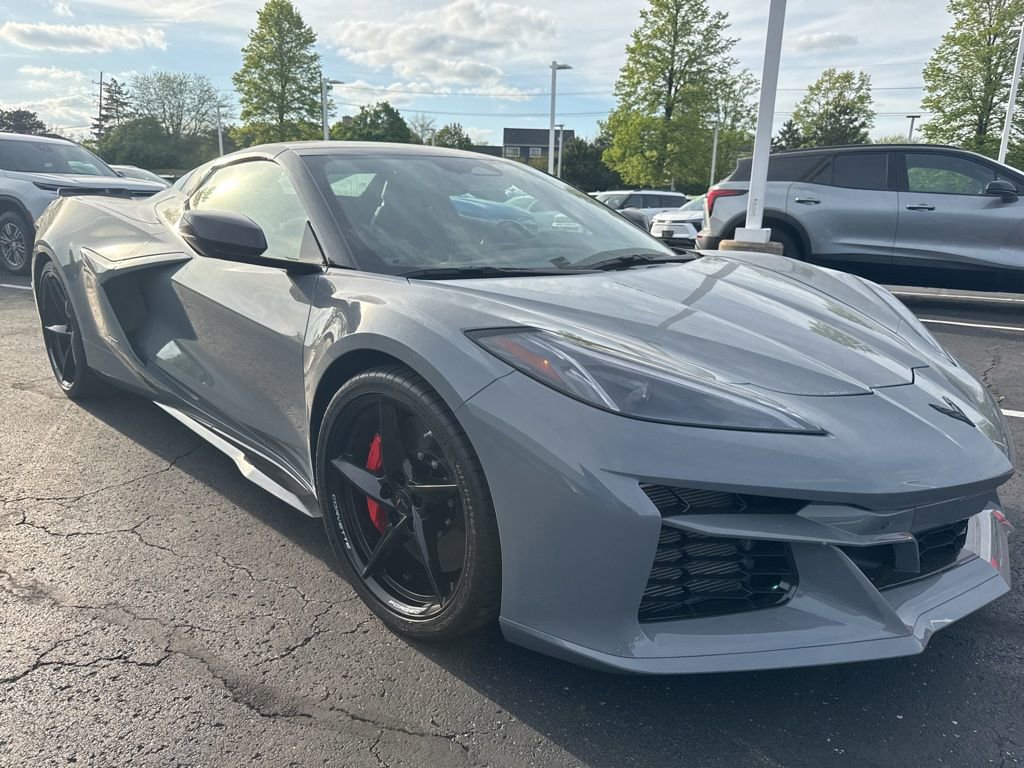 Used 2025 Chevrolet Corvette E-Ray w/ Stealth Interior Trim Package AWD/4WD video 3