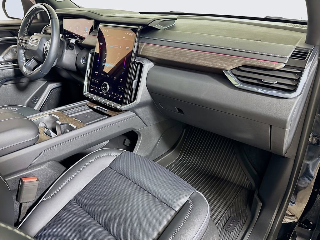 Certified 2025 GMC Acadia Denali w/ Super Cruise Package image 30