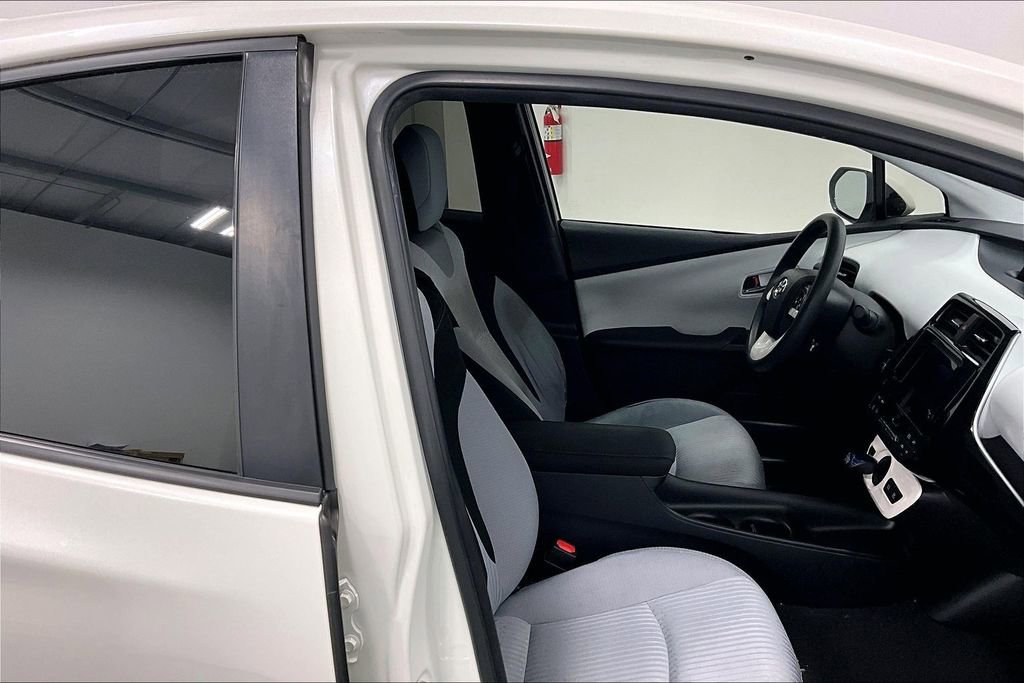 Used 2018 Toyota Prius One FWD image 10