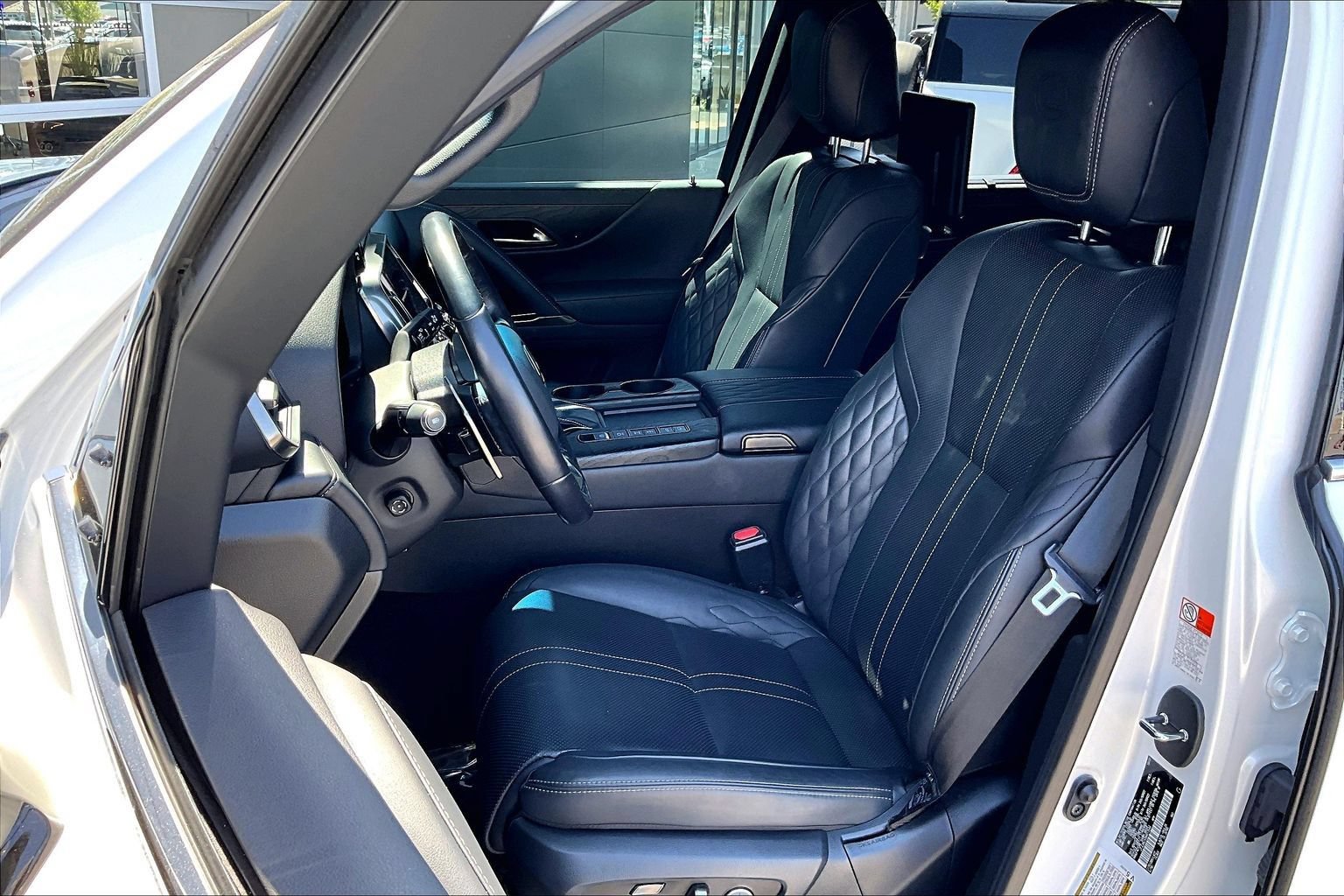 Used 2022 Lexus LX 600 4WD w/ Accessory Package (Z1) image 25