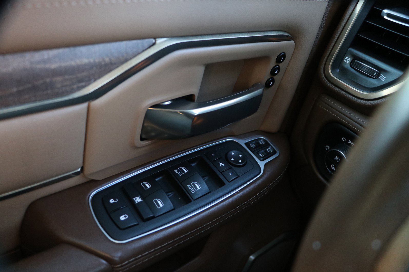 Used 2024 RAM 2500 Limited w/ Safety Group image 11