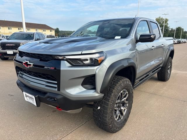 Used 2026 Chevrolet Colorado ZR2 w/ Technology Package AWD/4WD image 7