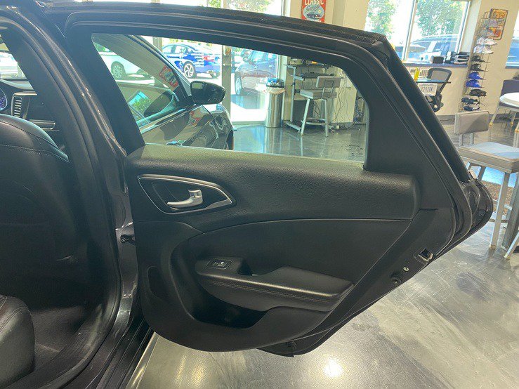 Used 2016 Chrysler 200 Limited FWD image 19