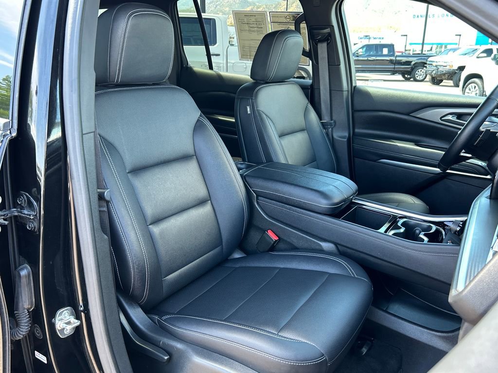 Used 2025 Chevrolet Traverse LT AWD/4WD image 16
