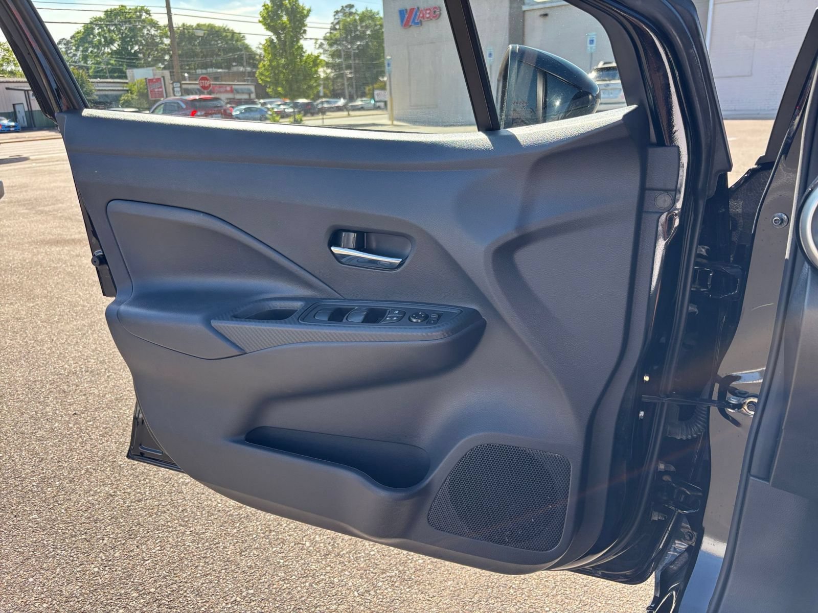 Used 2025 Nissan Versa SV FWD image 18