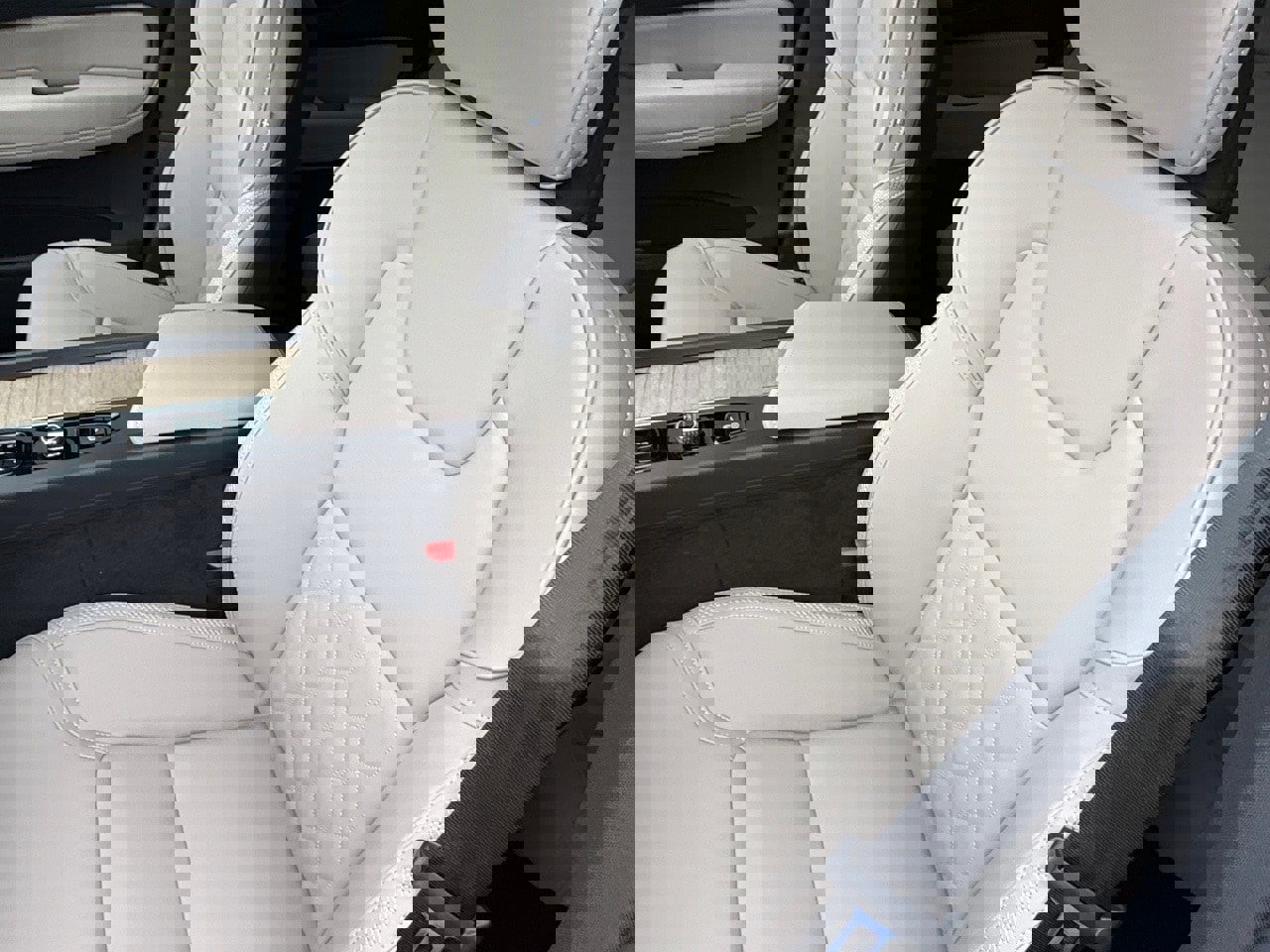 New 2026 Volvo XC60 B5 Plus w/ Protection Package Premier image 18