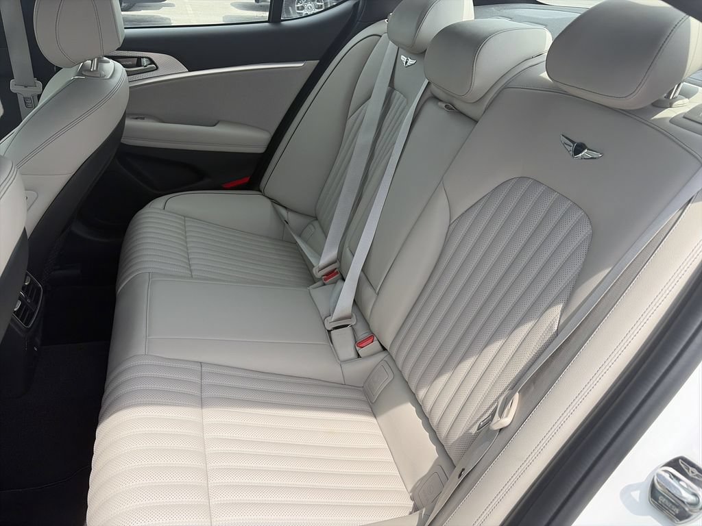 Used 2023 Genesis G70 2.0T w/ Sport Prestige Package RWD image 30