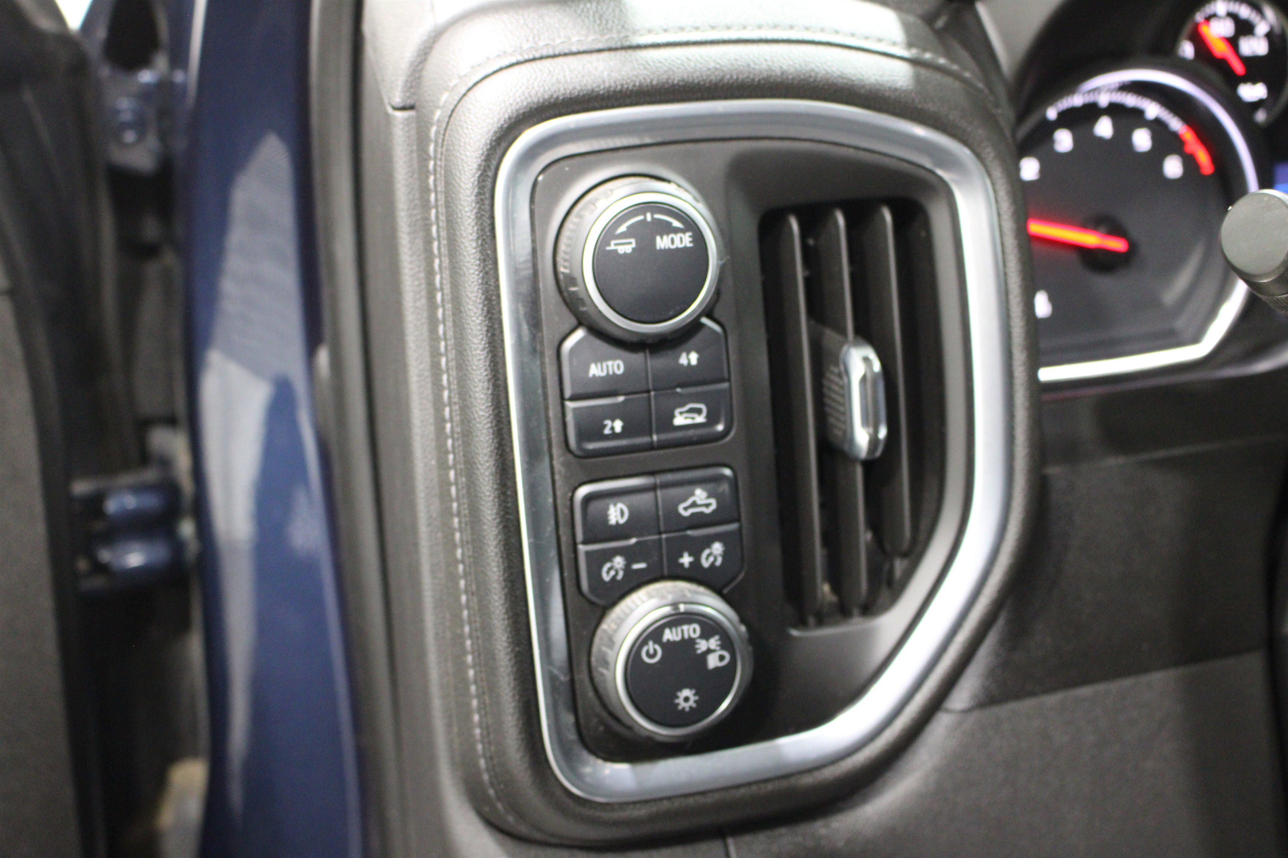 Used 2021 Chevrolet Silverado 1500 RST image 9