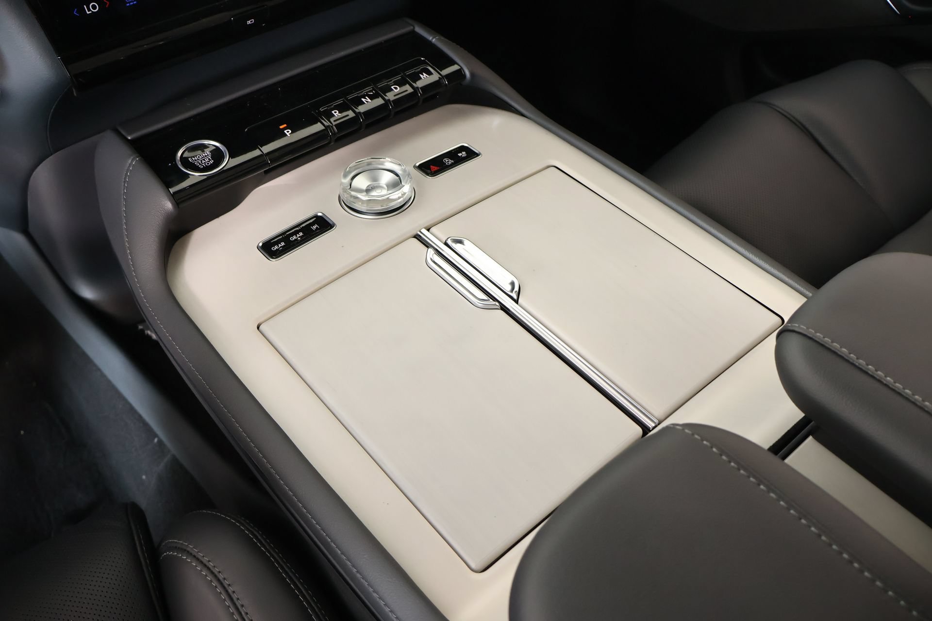 New 2027 Lincoln Navigator Reserve w/ Jet Appearance Package AWD/4WD image 8