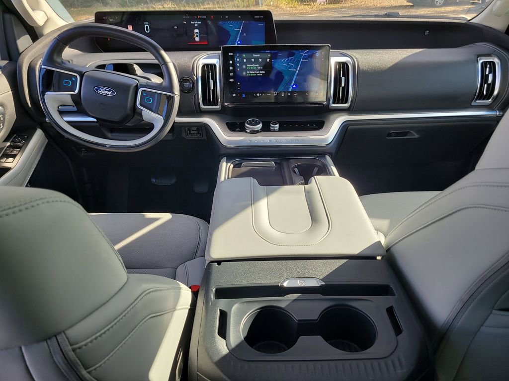 Certified 2025 Ford Expedition Platinum image 15