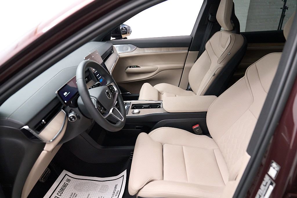 Certified 2025 Volvo EX90 Ultra AWD/4WD image 19