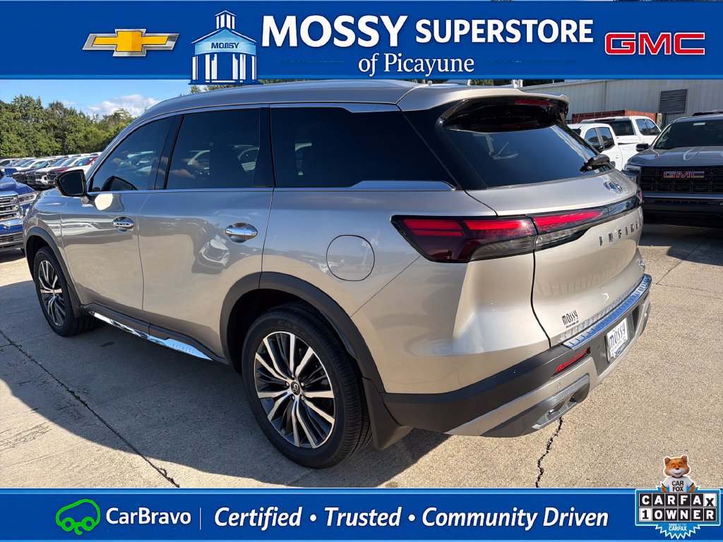 Used 2023 INFINITI QX60 Sensory w/ Cargo Package FWD image 4