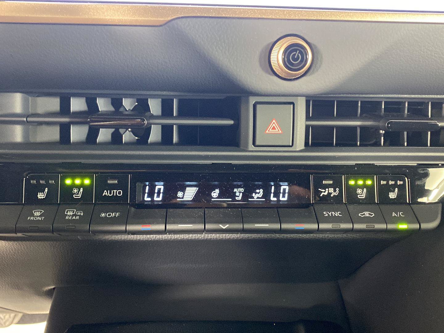 Used 2025 Toyota Crown Platinum AWD/4WD image 3