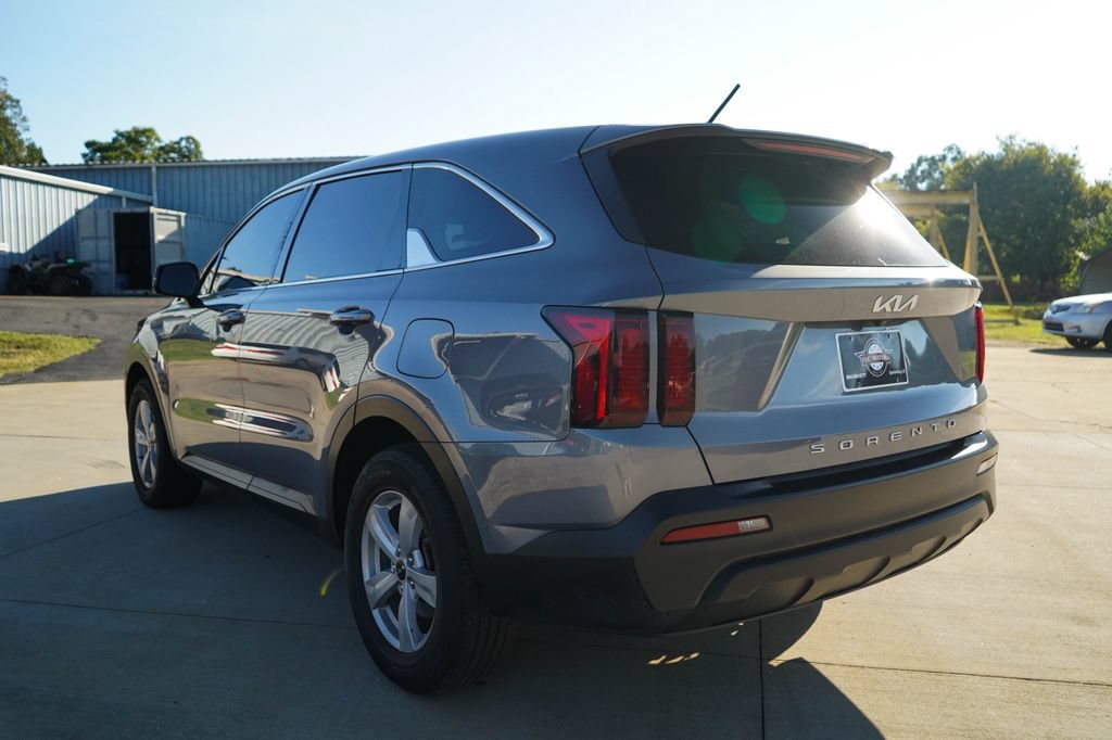Used 2022 Kia Sorento LX FWD image 4