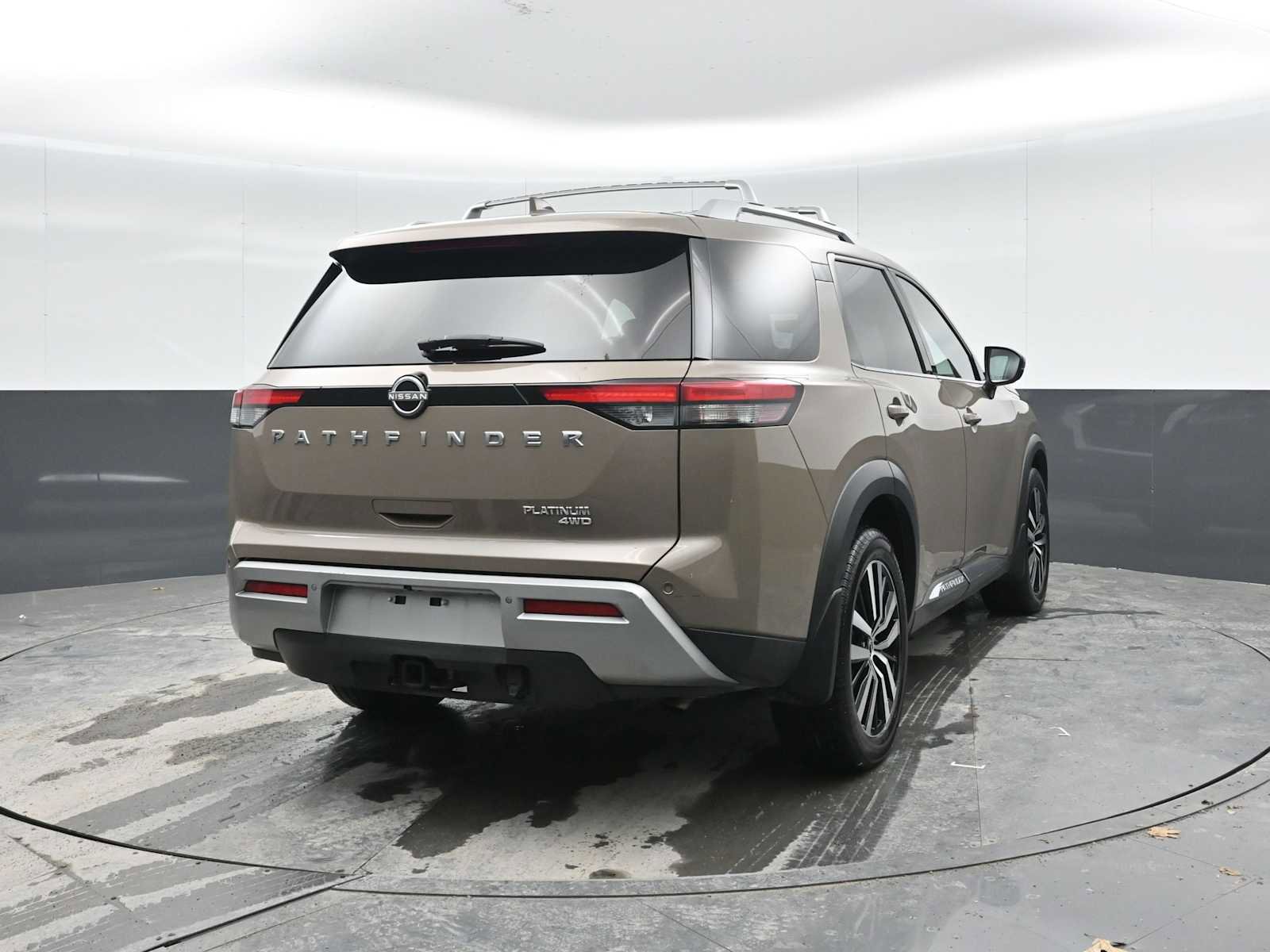 Used 2023 Nissan Pathfinder Platinum w/ Cargo Package image 9