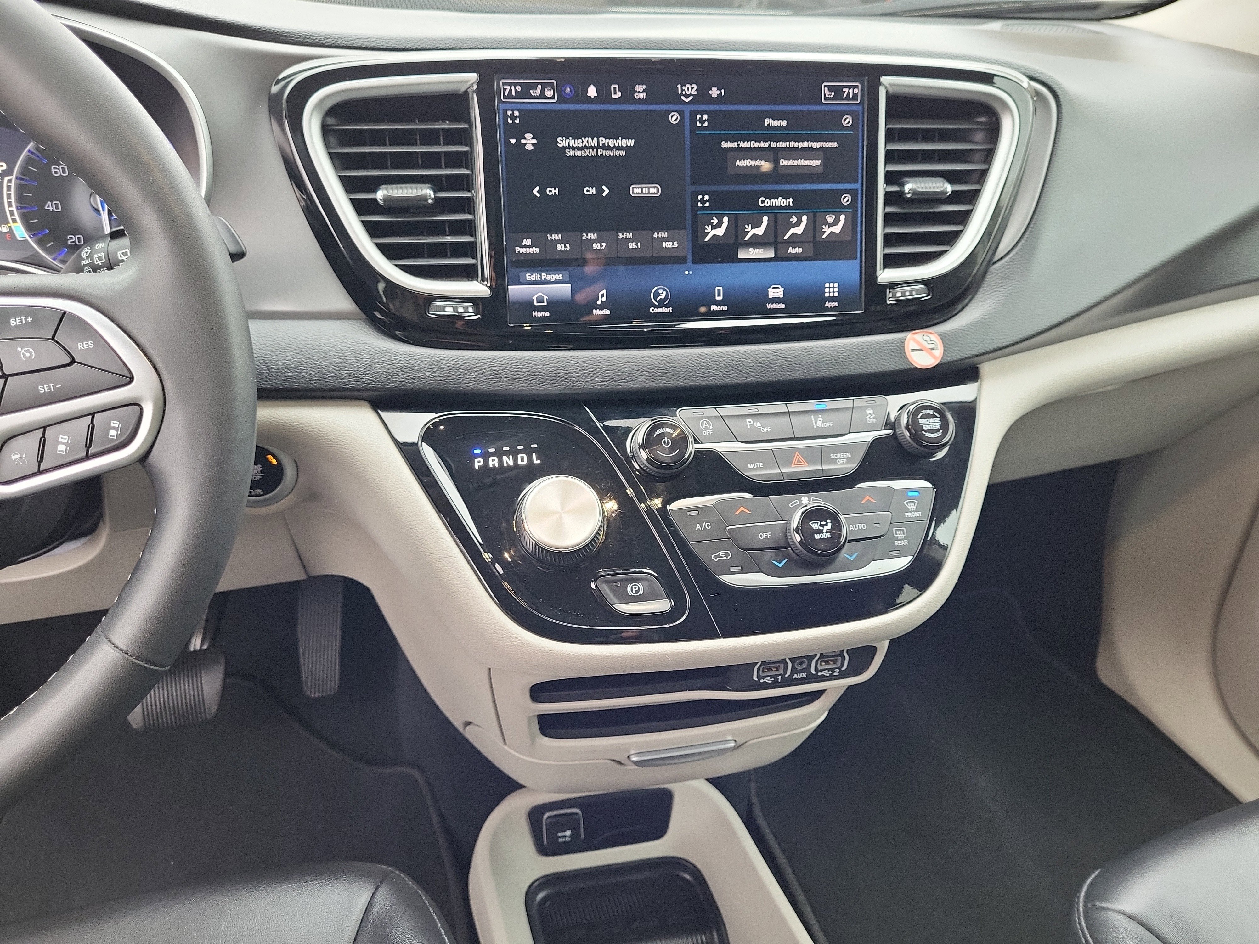 Used 2024 Chrysler Pacifica Touring-L image 12