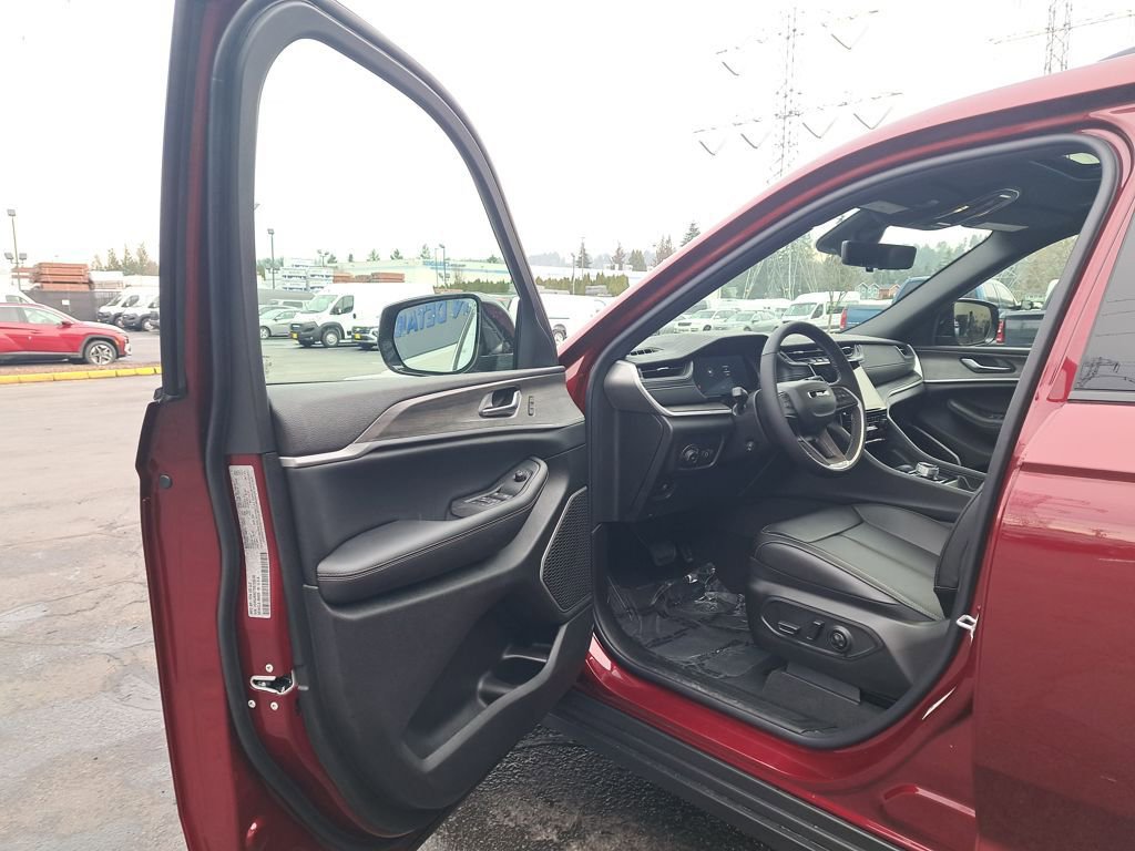 New 2025 Jeep Grand Cherokee L Limited w/ Luxury Tech Group II image 10