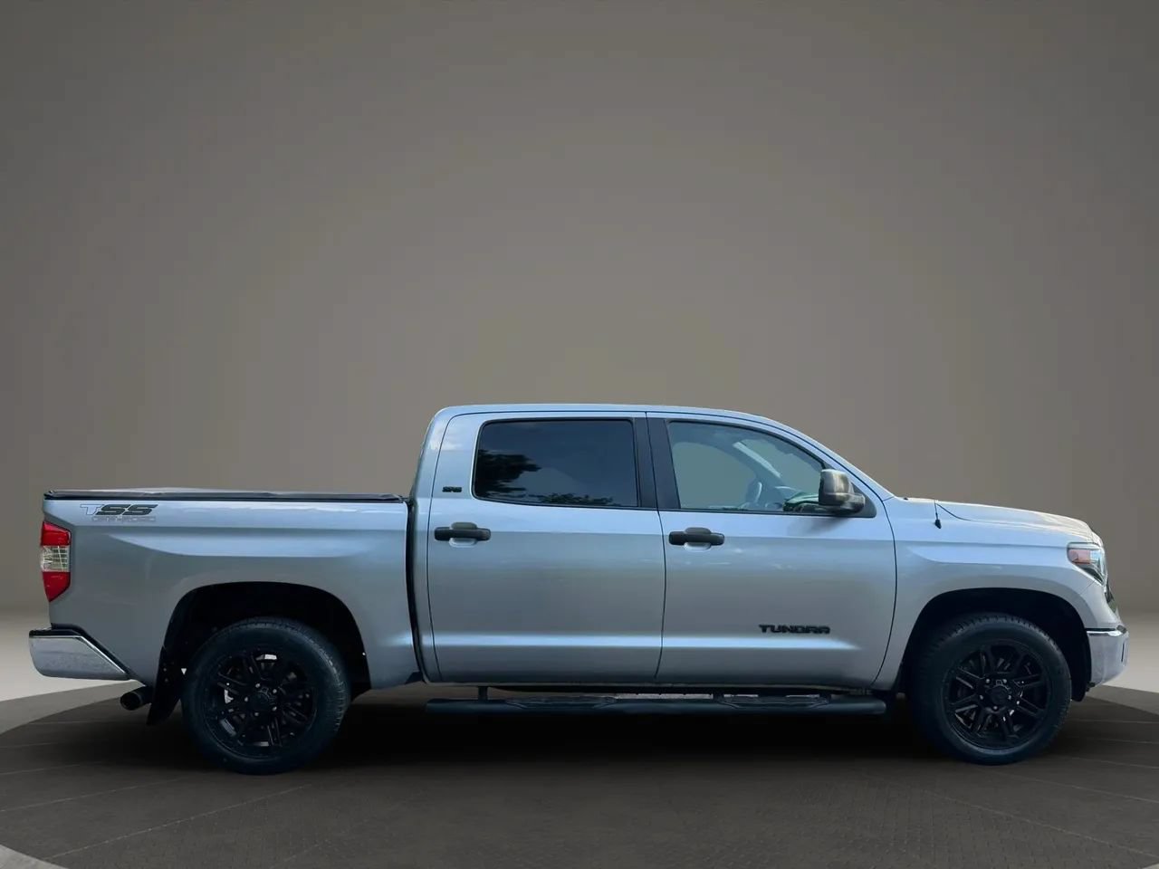 Used 2018 Toyota Tundra SR5 w/ SR5 Upgrade Package RWD image 10