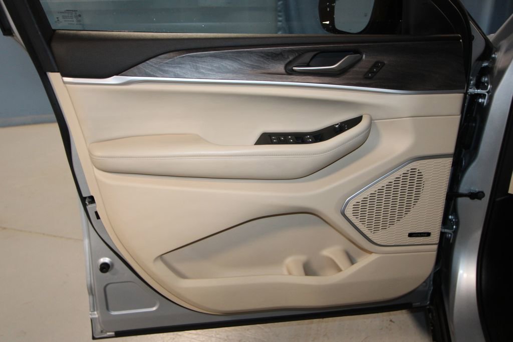 Used 2021 Jeep Grand Cherokee L Limited image 5