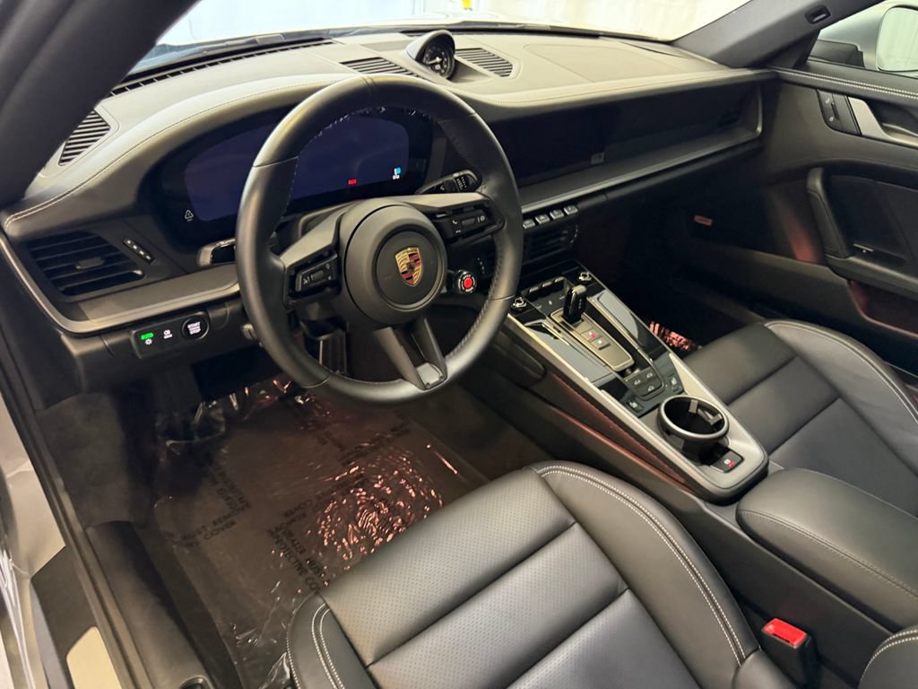 Certified 2025 Porsche 911 Carrera RWD image 4